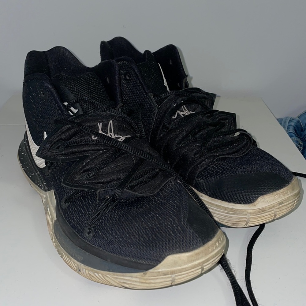 Nike Kyrie Sneakers